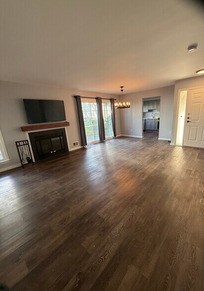 Building Photo - 713 Pinehurst Ct