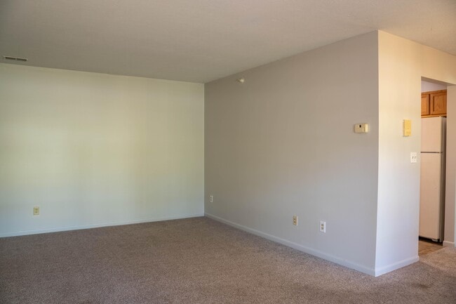 Building Photo - 100 N Rdg Dr