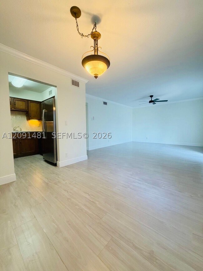 Building Photo - 2425 SW 22nd Ave
