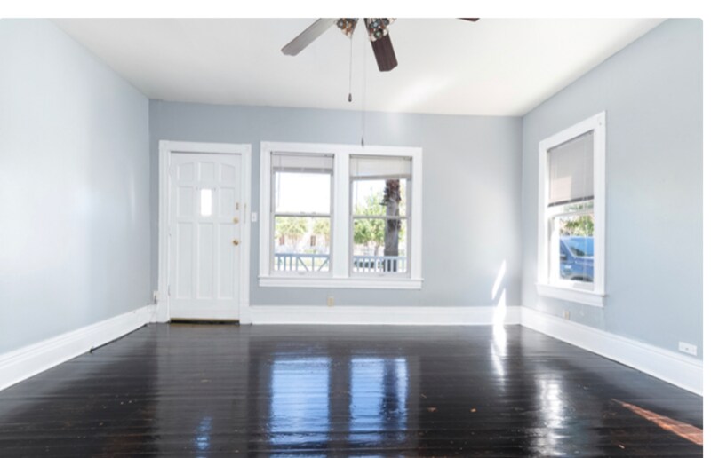 Building Photo - 208 E Arsenal St
