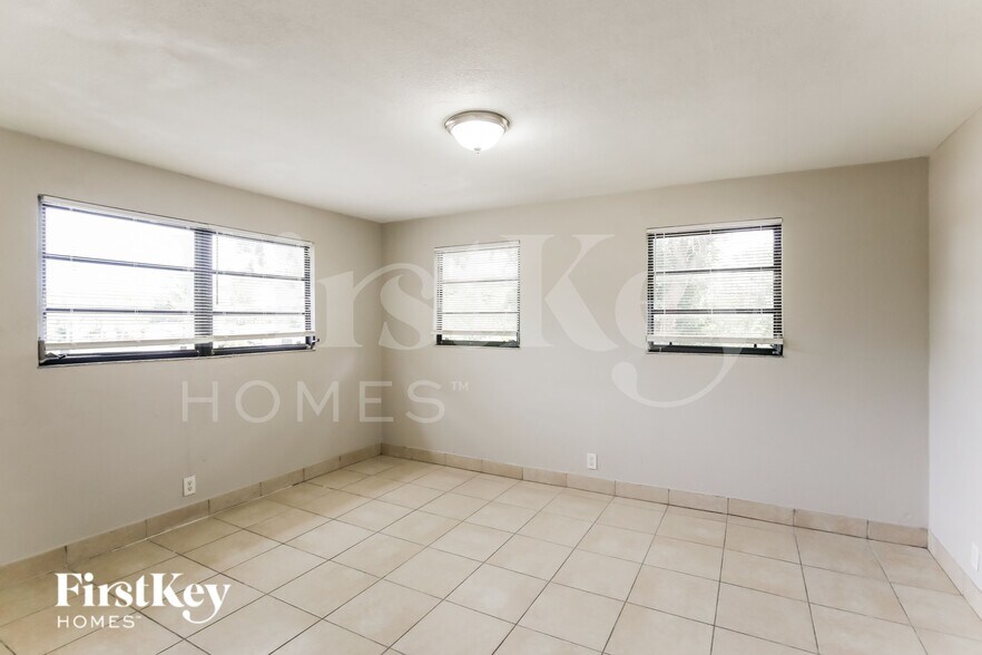 Building Photo - 3427 NW 37th St