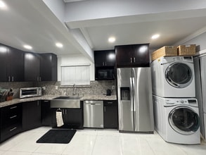 Building Photo - 5 W 4th St