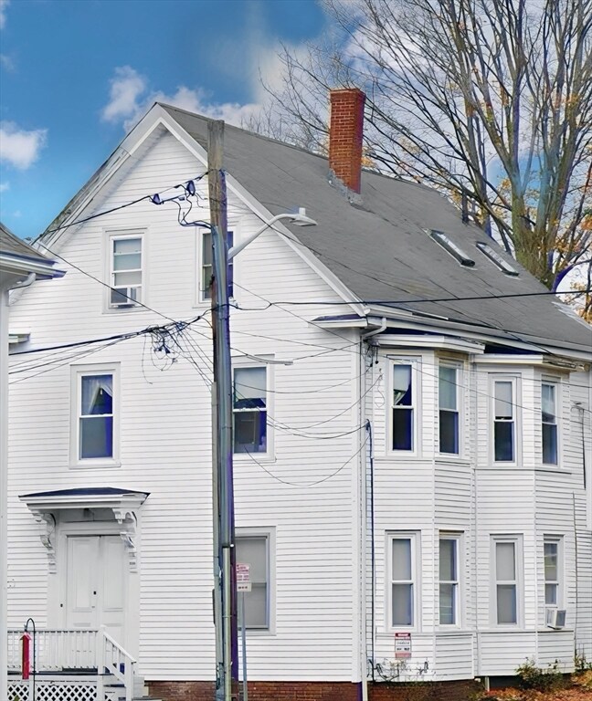 Building Photo - 7 Home St