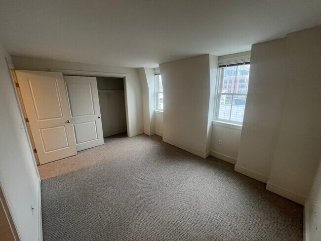 Building Photo - 104-106 Second St. Unit U4