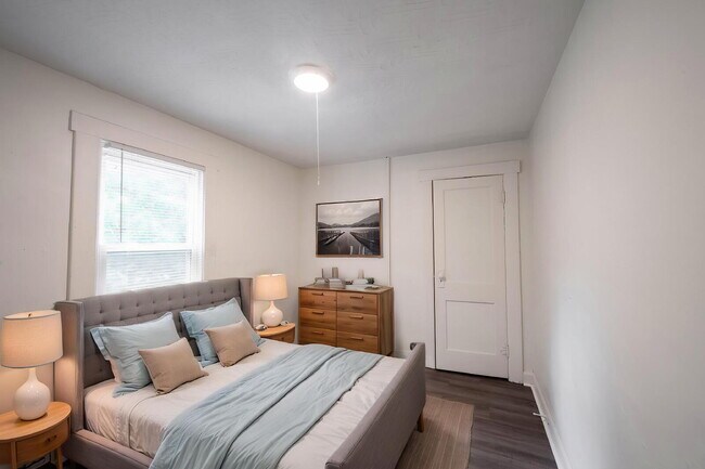 Building Photo - "Charming 3-Bedroom Home with Spacious Layout in Indianapolis!"