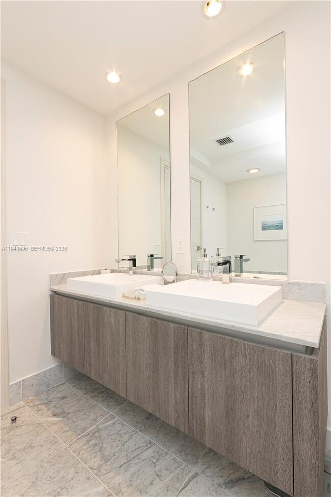 Building Photo - 801 S Miami Ave