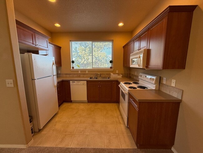 Building Photo - g434