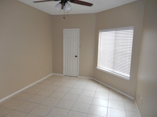 Building Photo - 5550 Spring Valley Rd