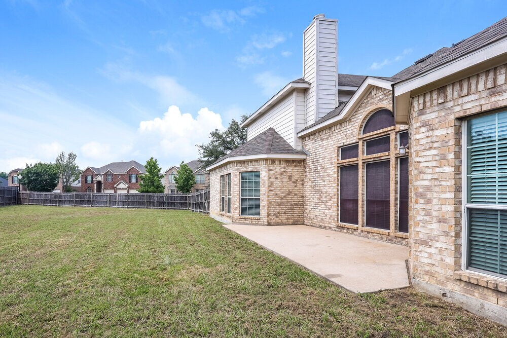 Building Photo - 100 Silverwood Dr