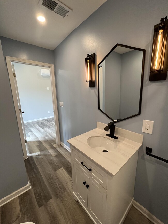 Building Photo - 8010 Sunset Heights Dr