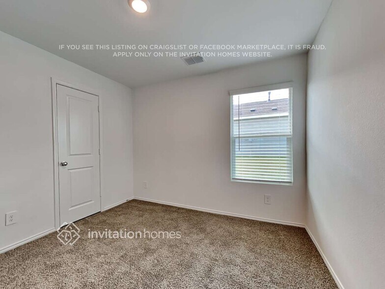 Building Photo - 3215 Crestone Dr