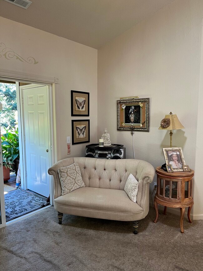 Main living area - 3685 Colony Oaks Dr