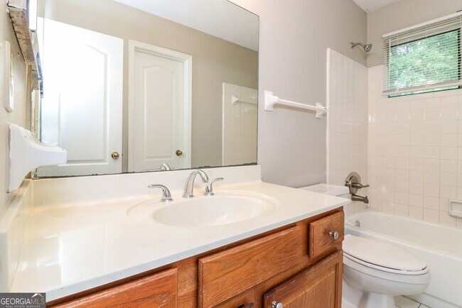 Building Photo - 2885 Summit View Ct