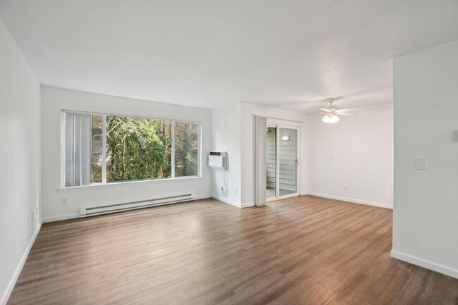Interior Photo - Images Springcreek Apartments