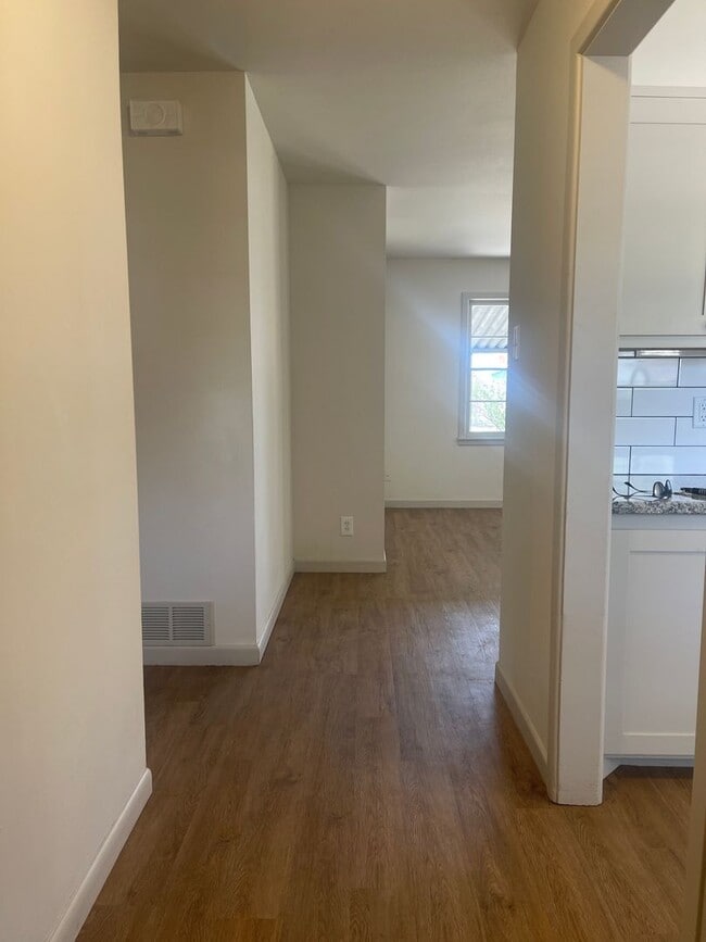 Building Photo - Pre-leasing for Fall! Adorable Remodeled House in Prime Location!