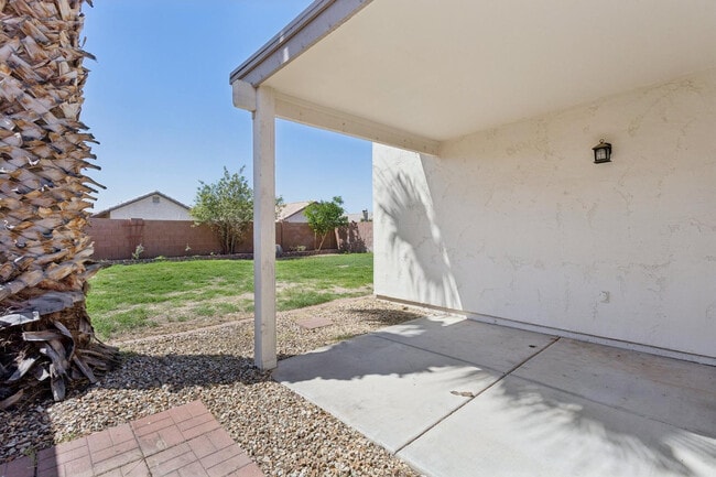 Building Photo - 921 E Montoya Ln