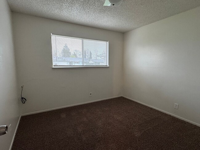 Building Photo - Three Bed, Two Bath Home In North Stockton