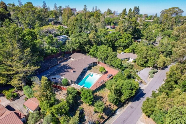 Building Photo - 25 Warmwood Way