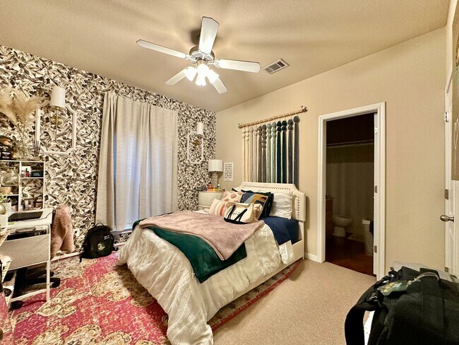 Building Photo - 1418 S 10th St