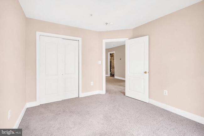 Building Photo - 8055 Gatehouse Rd