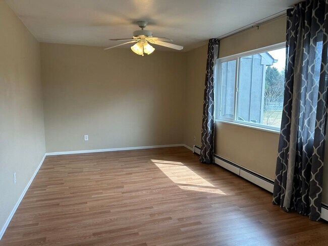 Building Photo - Spacious 2 Bedroom Fort Collins Condo - Available Now