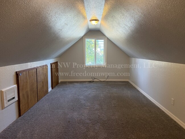 Building Photo - 930 NW Pennsylvania Ave