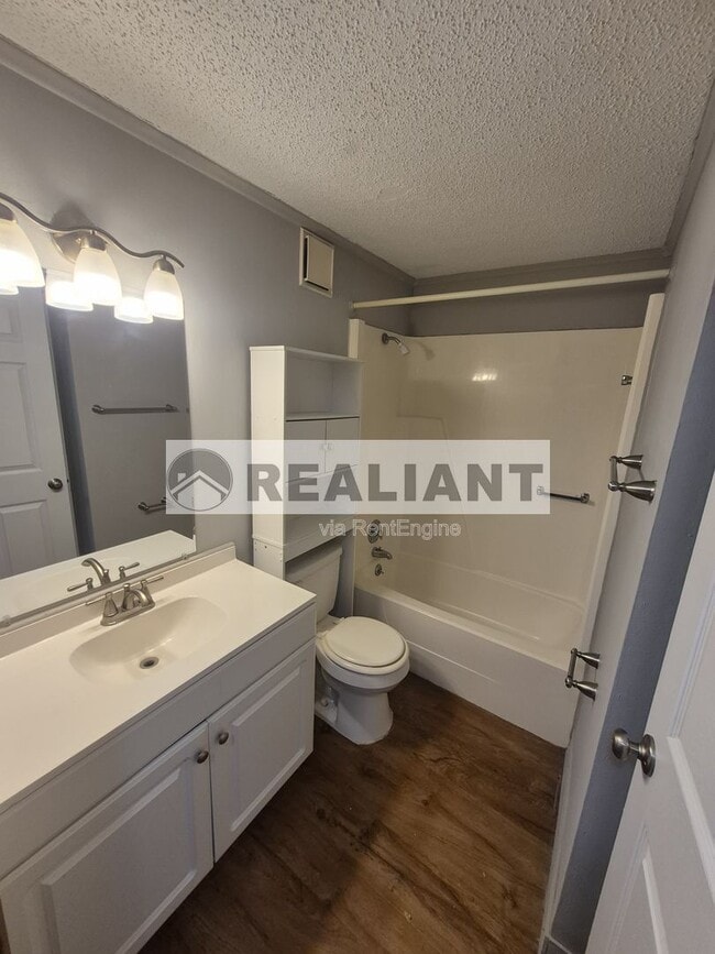 Building Photo - 406 Amhurst Dr