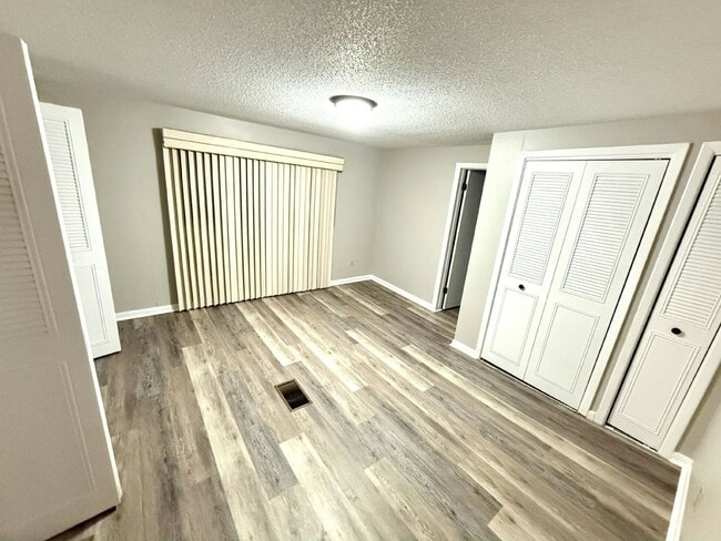 Building Photo - 6407 SE 108th St