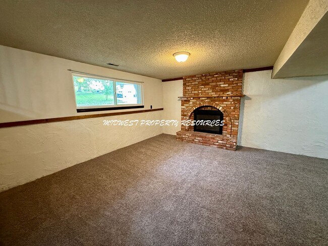 Building Photo - Amazing 3 Bedroom Home!