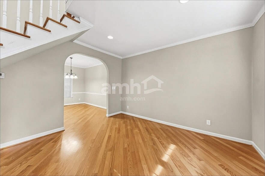 Building Photo - 3520 Huntingridge Dr