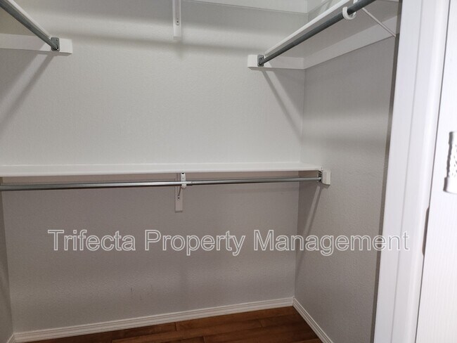 Building Photo - 347 Buckeye Ave