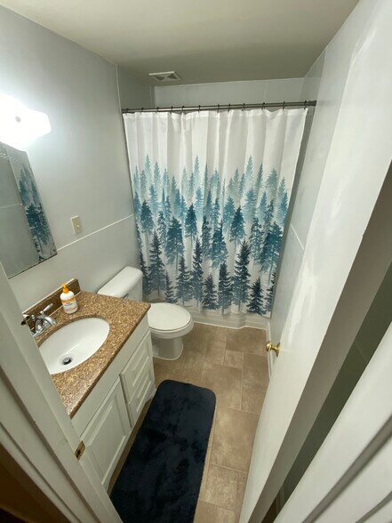 Building Photo - 7932 Violet Dr