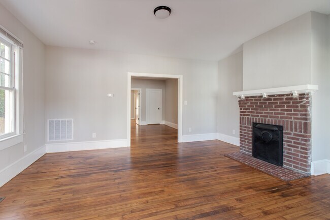 Building Photo - 915 Exum St