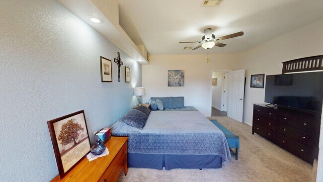 Building Photo - 3-Bedroom/2.5-Bathroom in Alamogordo, NM