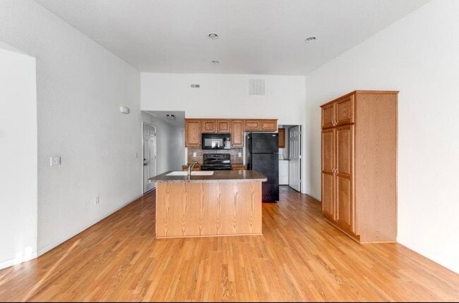 Building Photo - 609 Grainfield St
