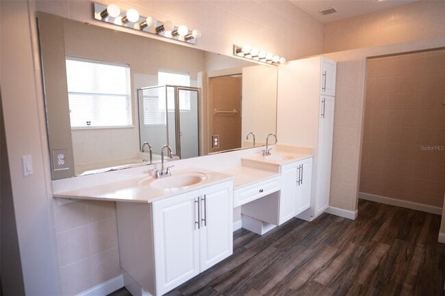 Building Photo - 2652 Queen Mary Pl