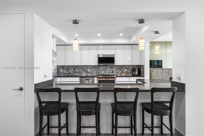 Building Photo - 5055 Collins Ave