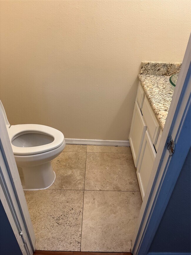 Building Photo - 580 Wilcrest Dr