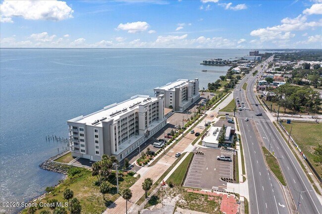 Building Photo - 1825 Riverside Dr