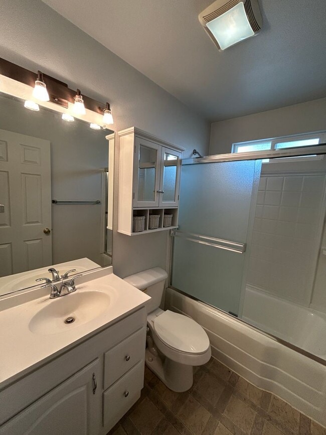 Building Photo - New New New 2 bedroom house in Northwest H...