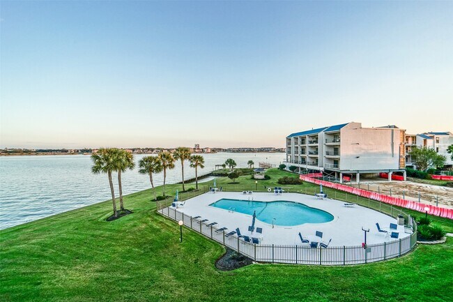 Building Photo - 351 Lakeside Ln