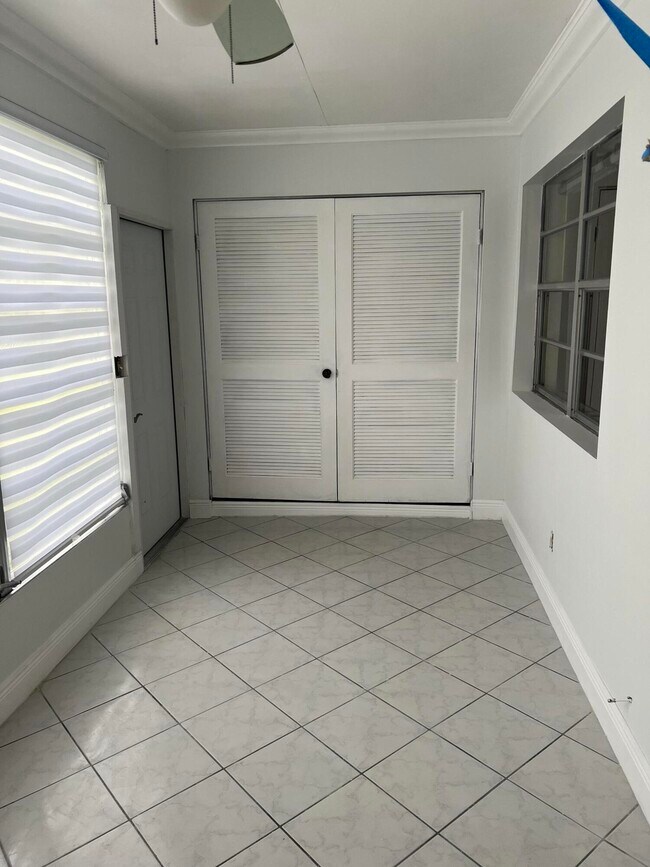 Building Photo - 131 Lake Olive Dr