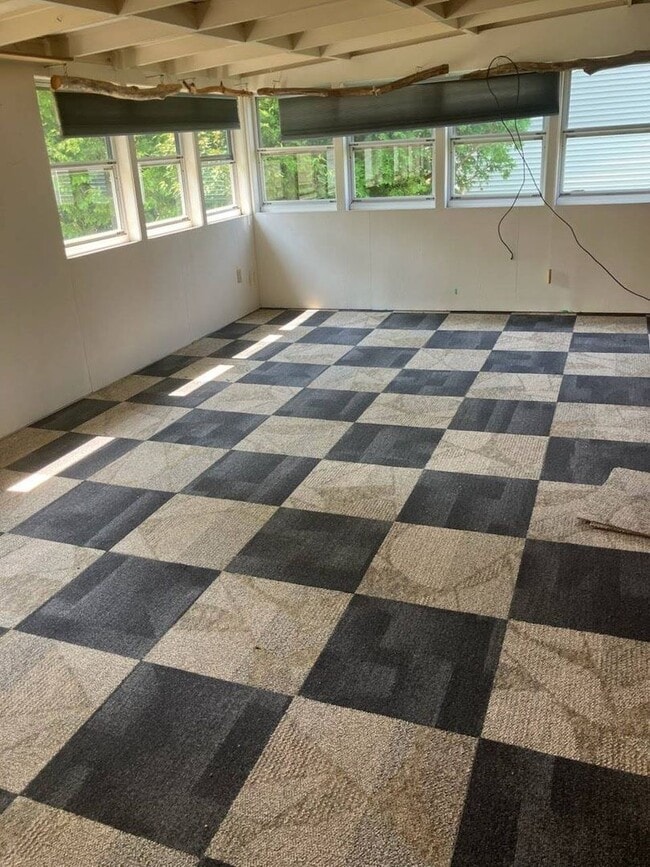 Building Photo - 2 Bedroom Home in Burlington VT Available ...