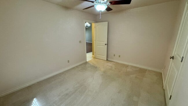 Building Photo - Spacious Stonegate Retreat with Home Office & Outdoor Living