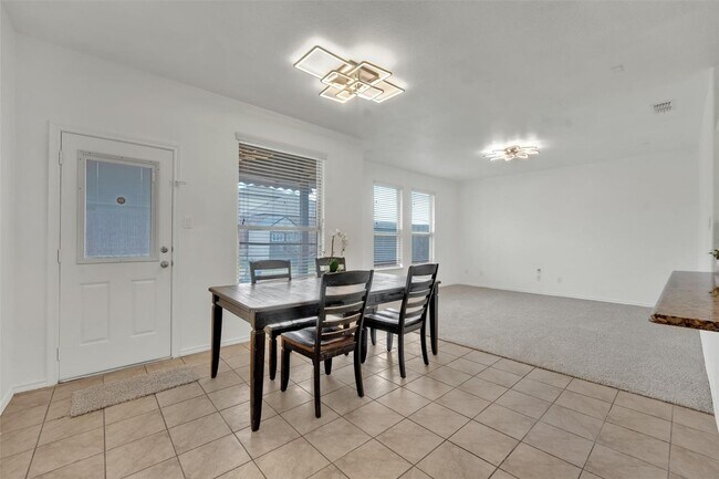 Building Photo - MOVE-IN SPECIAL! Enjoy $500 OFF your first full month’s rent when you move in on or before August...