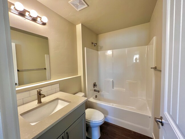 Building Photo - 5899 Castle Dr