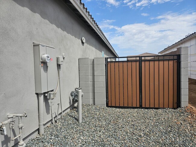 Building Photo - 2942 Manzanilla Ave