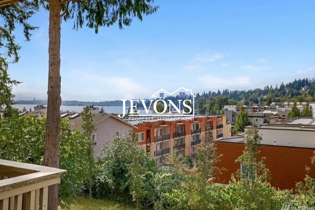 Building Photo - Coming soon - 2BR/1.5BA Condo in Kirkland