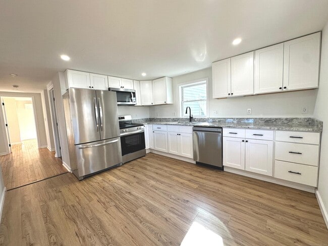 Primary Photo - 32 Quarry St