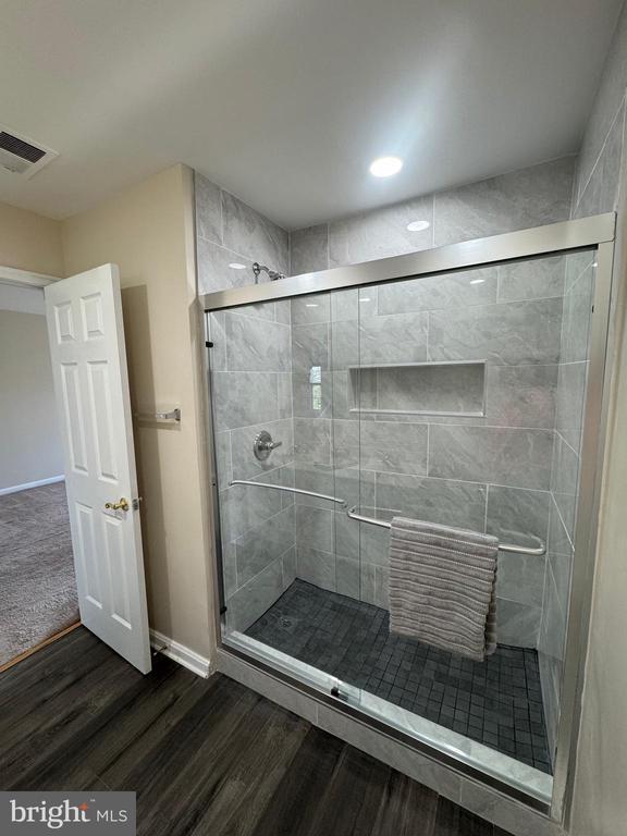 Building Photo - 10314 Butternut Cir